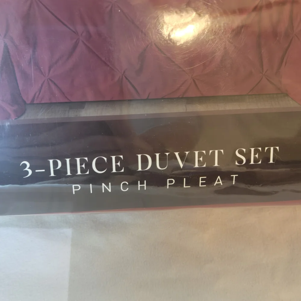 Luxurious Burgundy 3-Piece Duvet Set